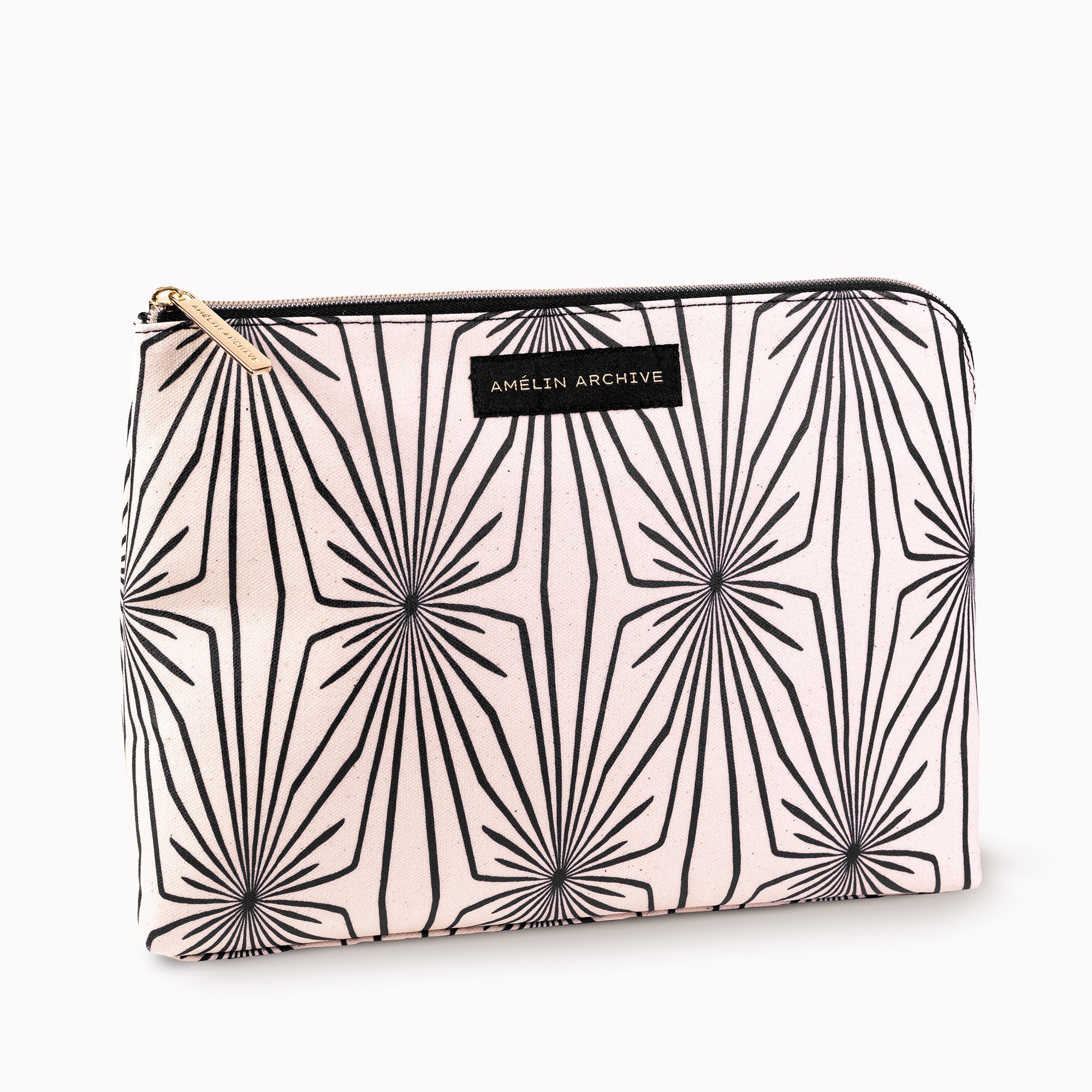 Everyday Large Pouch Composition