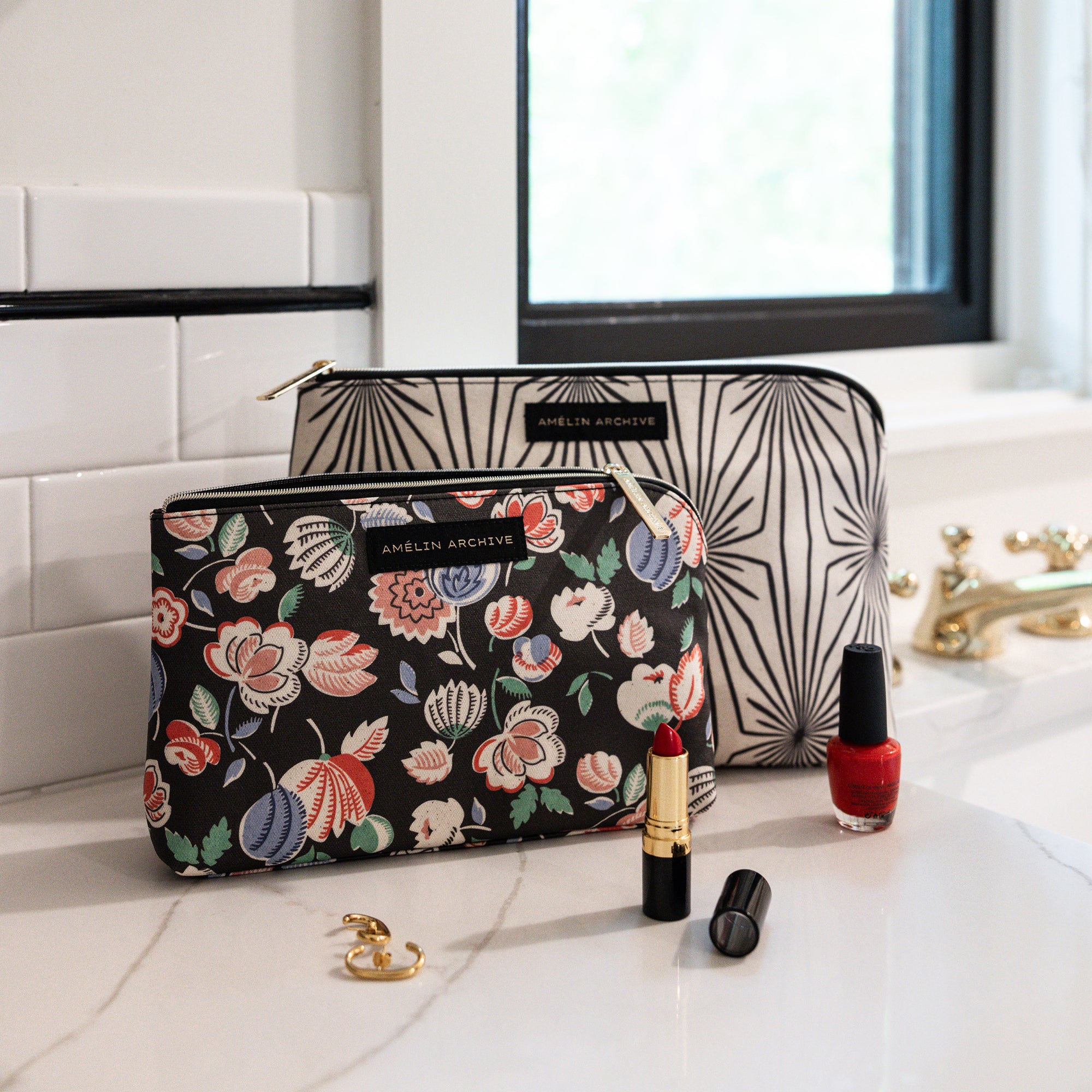 Everyday Large Pouch Composition