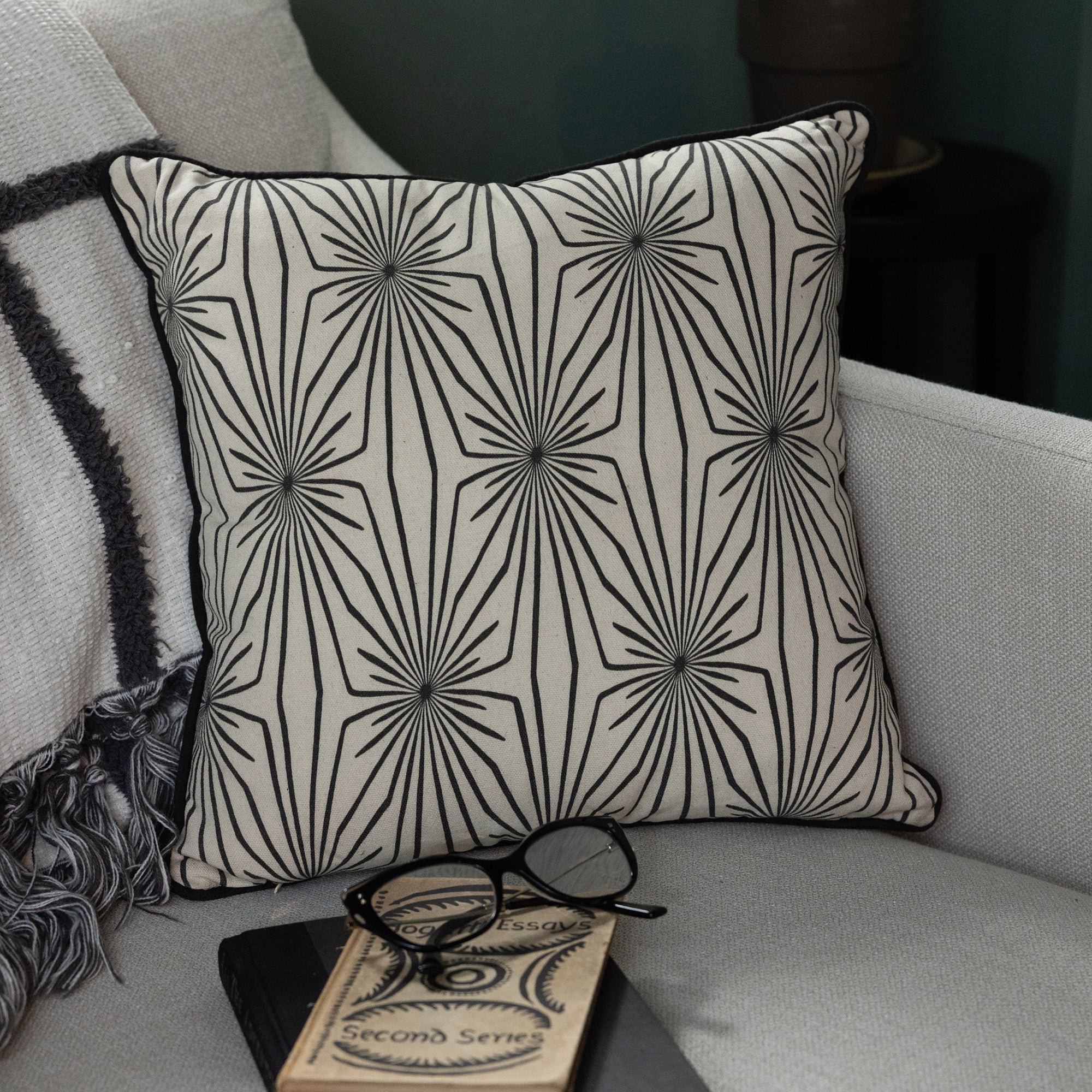 Pillow Dare to be Happy